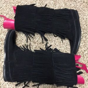Sz 7 auth Minnetonka fringe moccasin books. Black